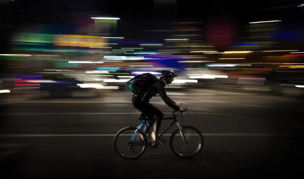 Ciclismo noturno: as precauções a serem tomadas para correr com segurança